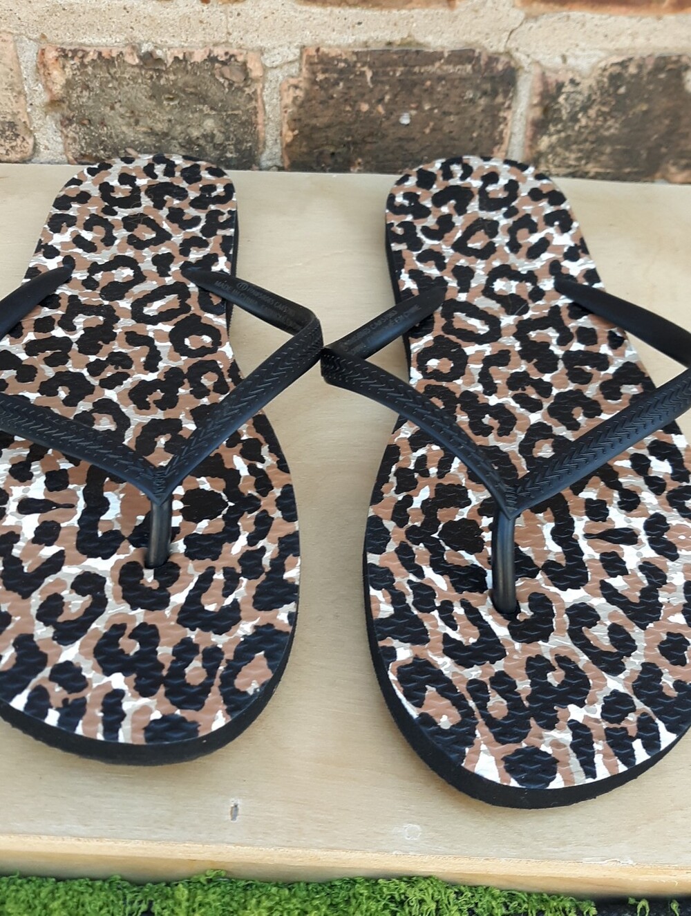 Abound Leopard Print Women’s Flip Flops - Black Straps 11